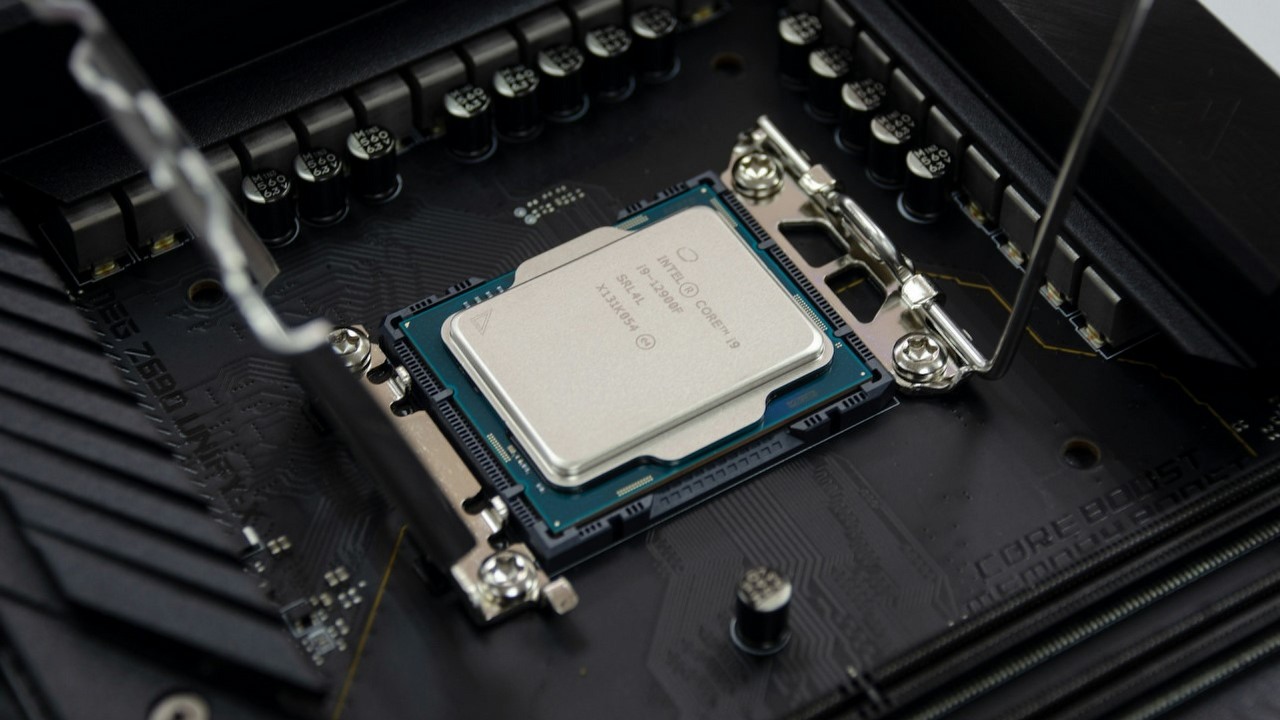 Intel wycofuje procesory Core i9-12900KS i procesory Core 10. generacji, to zmierzch ery technologii 14 nm, źródło grafiki: GAMERCOMP | Unsplash.