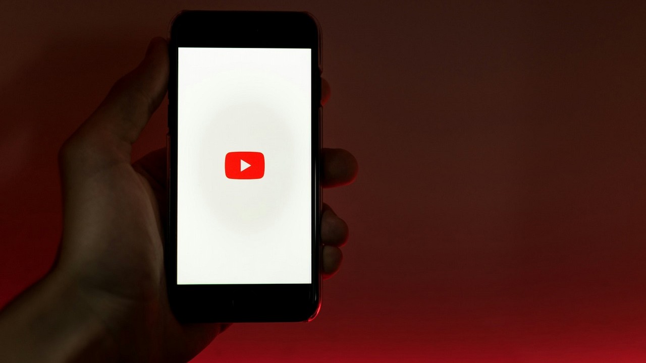 Youtuberzy czekali na taką funkcję od lat, może uchronić ich kanały przed utratą dochodów, źródło grafiki: Unsplash | Szabo Viktor.