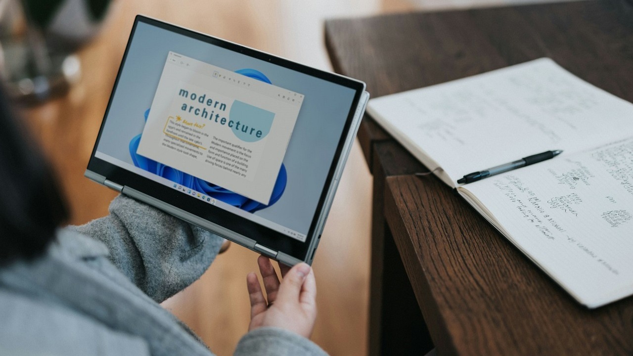 Po 41 latach Microsoft po cichu wprowadza największą i najważniejszą zmianę w Notatniku, źródło grafiki: Unsplash | Windows.