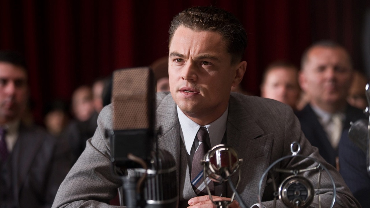 „Mógł zarobić dużo pieniędzy”. Leonardo DiCaprio zgodził się na 90% obniżkę pensji i na zawsze zyskał szacunek Clinta Eastwooda, źródło grafiki: J. Edgar, Clint Eastwood, Warner Bros. Pictures, 2011.