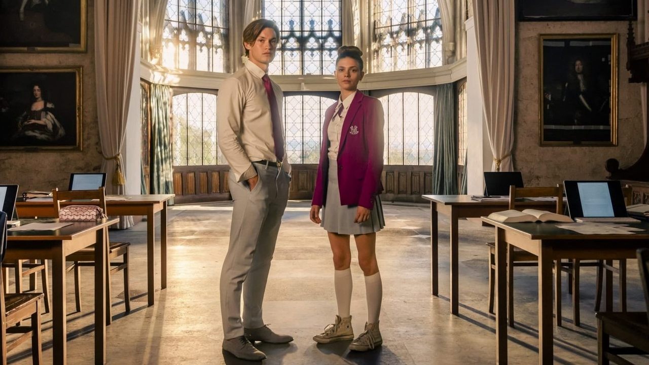 Maxton Hall - gdzie obejrzeć ekranizację bestsellerowych powieści dla nastolatków?, źródło grafiki: Maxton Hall, Mona Kasten, Amazon, 2024.