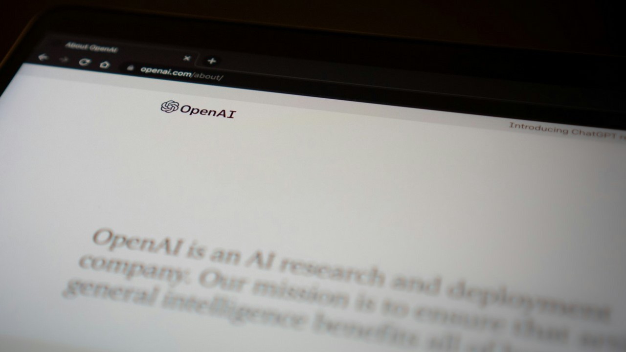 Czy można ufać sztucznej inteligencji? Pracownicy OpenAI donoszą o problemach z bezpieczeństwem, źródło grafiki: Jonathan Kemper | Unsplash.