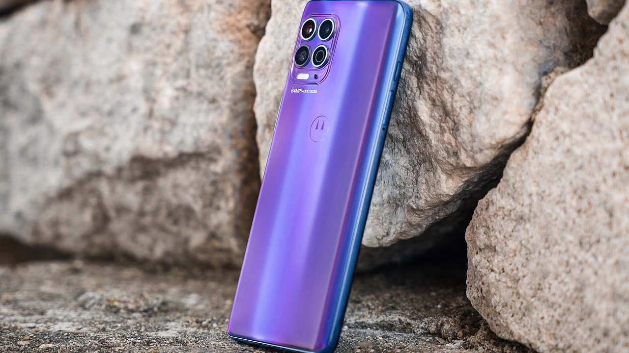 Smartfon Motorola - czy warto? Omawiamy największe zalety i wady telefonów tej firmy, źródło grafiki: Dannyel Spasov | Unsplash.
