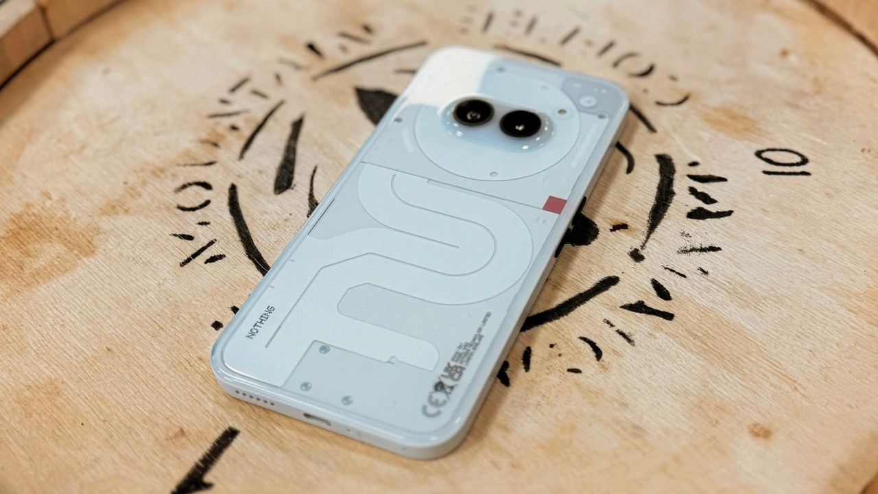 Popularny Nothing Phone (2a) może ukazać się w ulepszonej wersji Plus, źródło grafiki: Eduardo Mares, Unsplash.