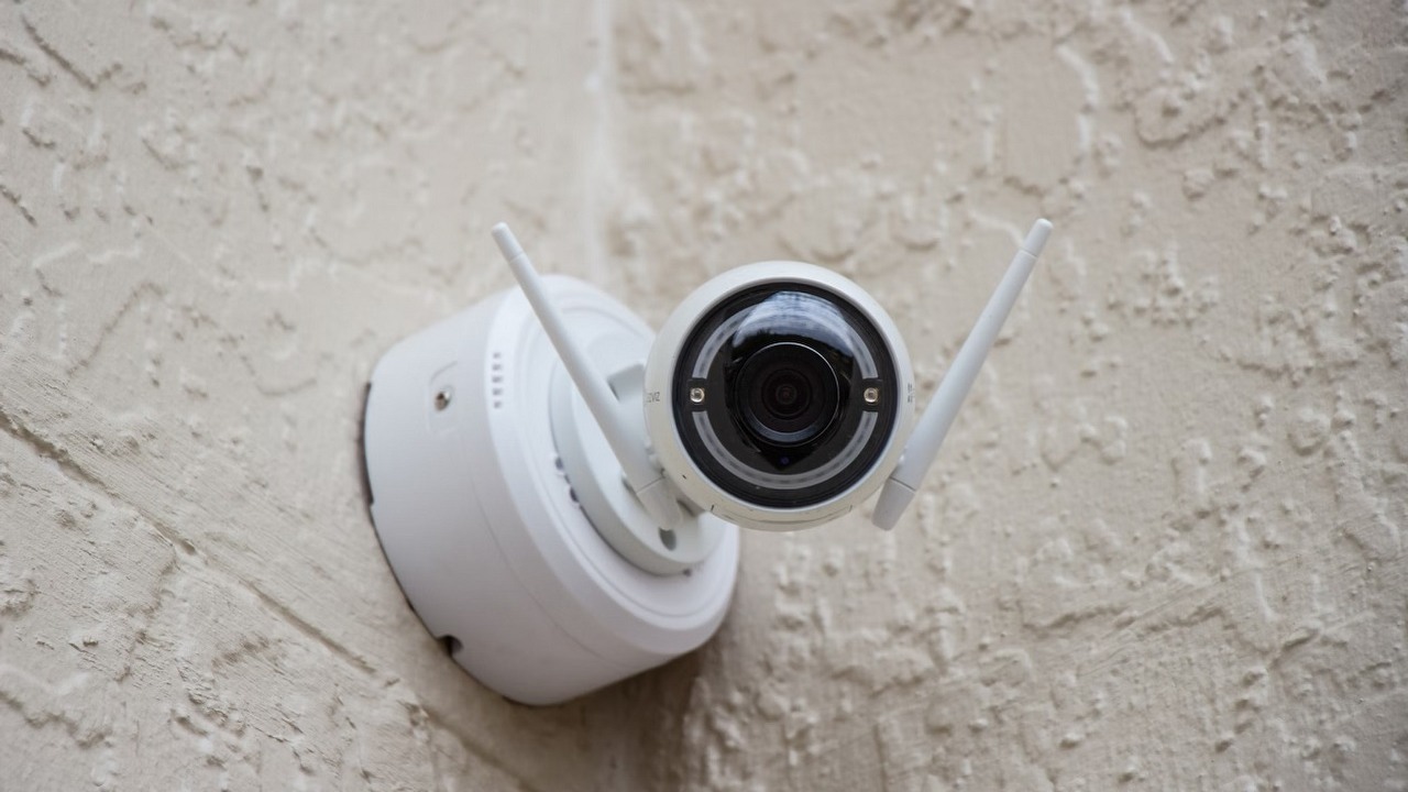 Minikamerka z podglądem w telefonie - sprawdzamy, jak wygląda rynek, źródło grafiki: Alan J. Hendry | Unsplash.