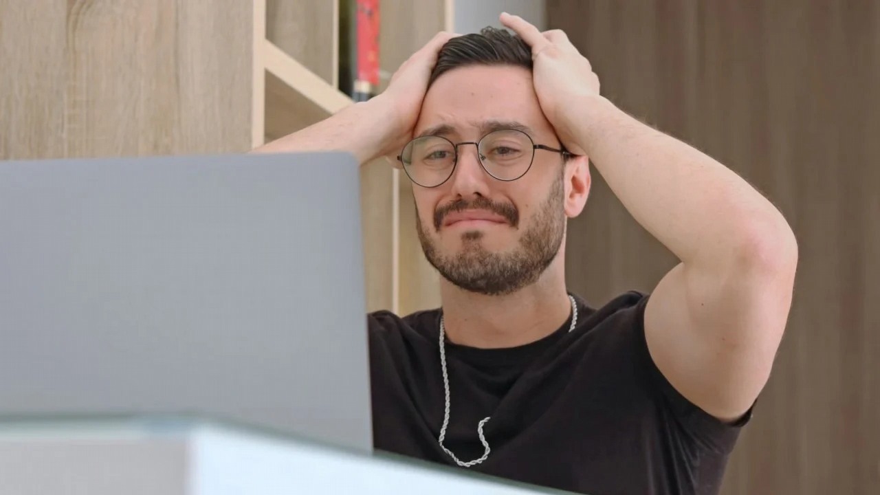 Microsoft obrywa nie za swój błąd. Trefna aktualizacja paraliżuje komputery z Windowsem, źródło grafiki: Francisco De Legarreta C.; Unsplash.com; 2023.