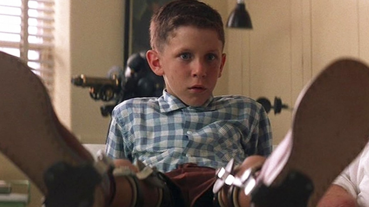 Był młodym Forrestem Gumpem. Co stało się z aktorem, który dzielił kultową rolę z Tomem Hanksem?, źródło grafiki: Forrest Gump, Robert Zemeckis, Paramount Pictures, 1994.