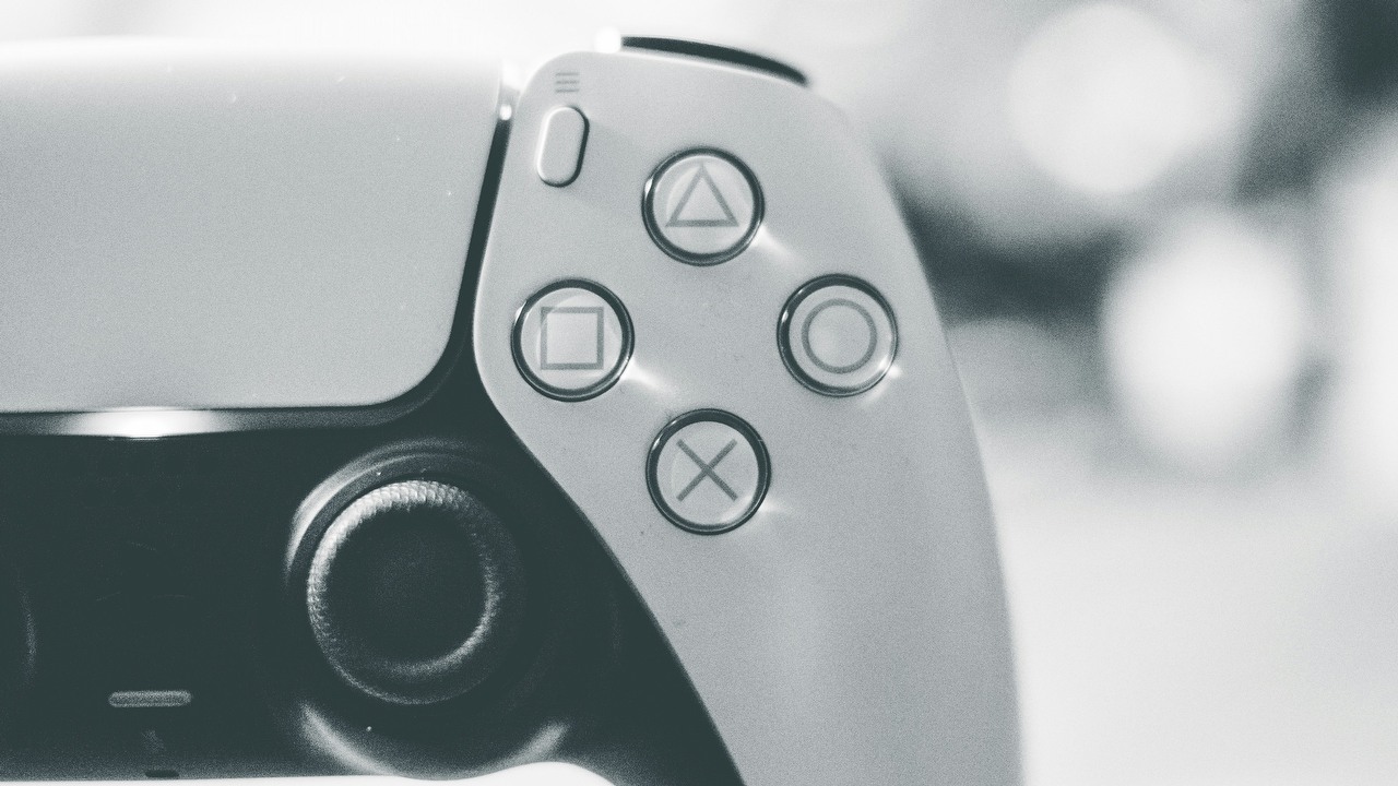 Plotka sugeruje, że PS5 Pro będzie miało kilka zaawansowanych funkcji ray tracingu, źródło grafiki: Erik Mclean | Unsplash.