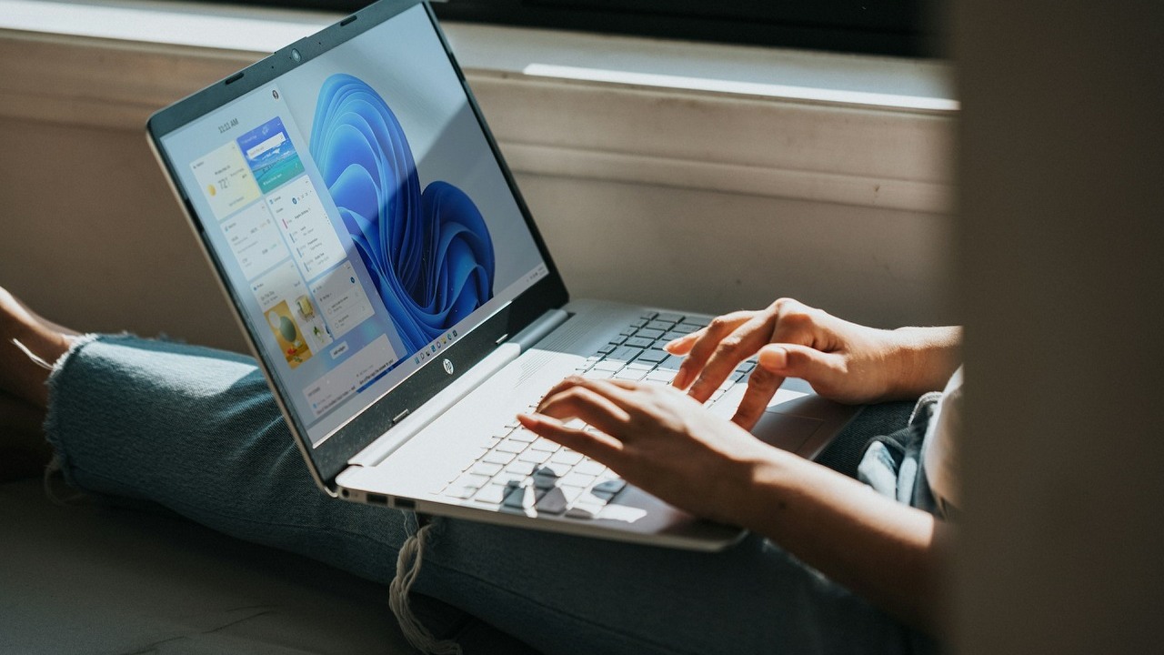 Microsoft obwinia Komisję Europejską za globalną awarię komputerów, źródło grafiki: Unsplash | Windows.