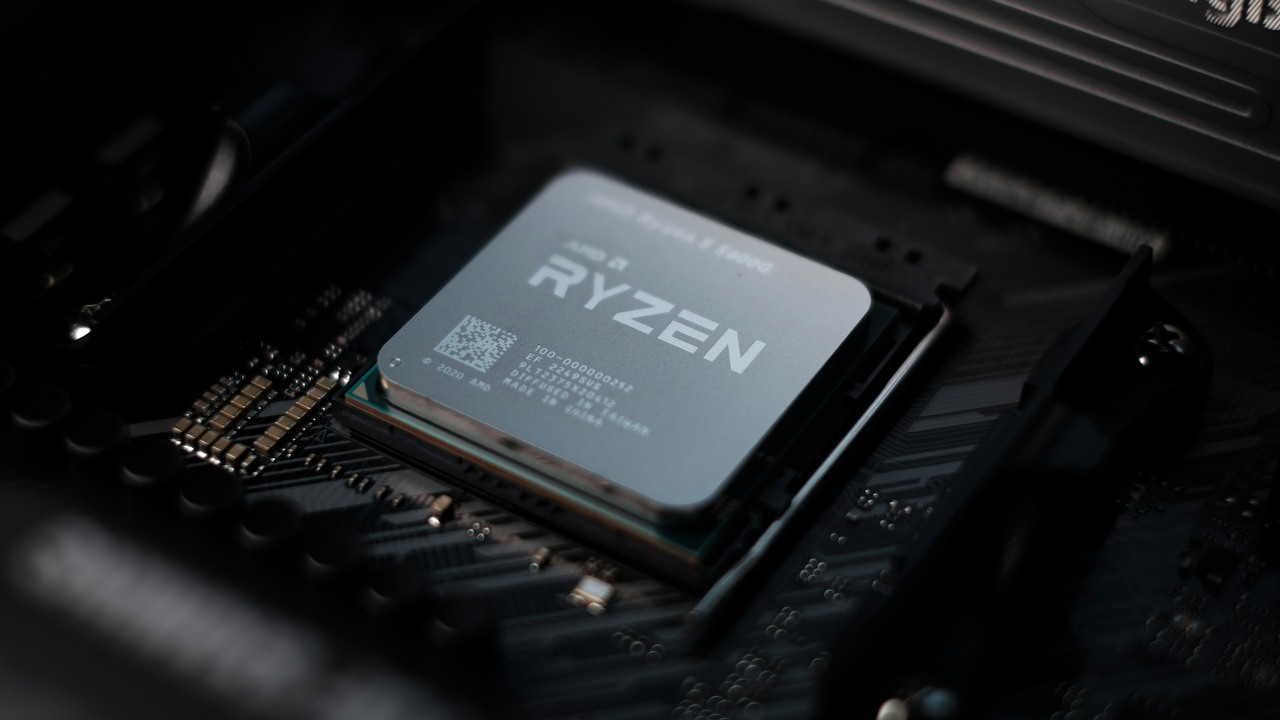 AMD Ryzen 9 9900X przetestowany. Architektura Zen 5 przegrywa wydajnościowo z poprzednią generacją, źródło grafiki: Dong Xu | Unsplash.