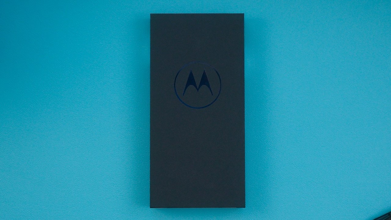 To ma być najcieńszy smartfon z kategorii tych wytrzymałych. Motorola chwali się certyfikacją Edge 50, źródło grafiki: Daniel Romero | Unsplash.