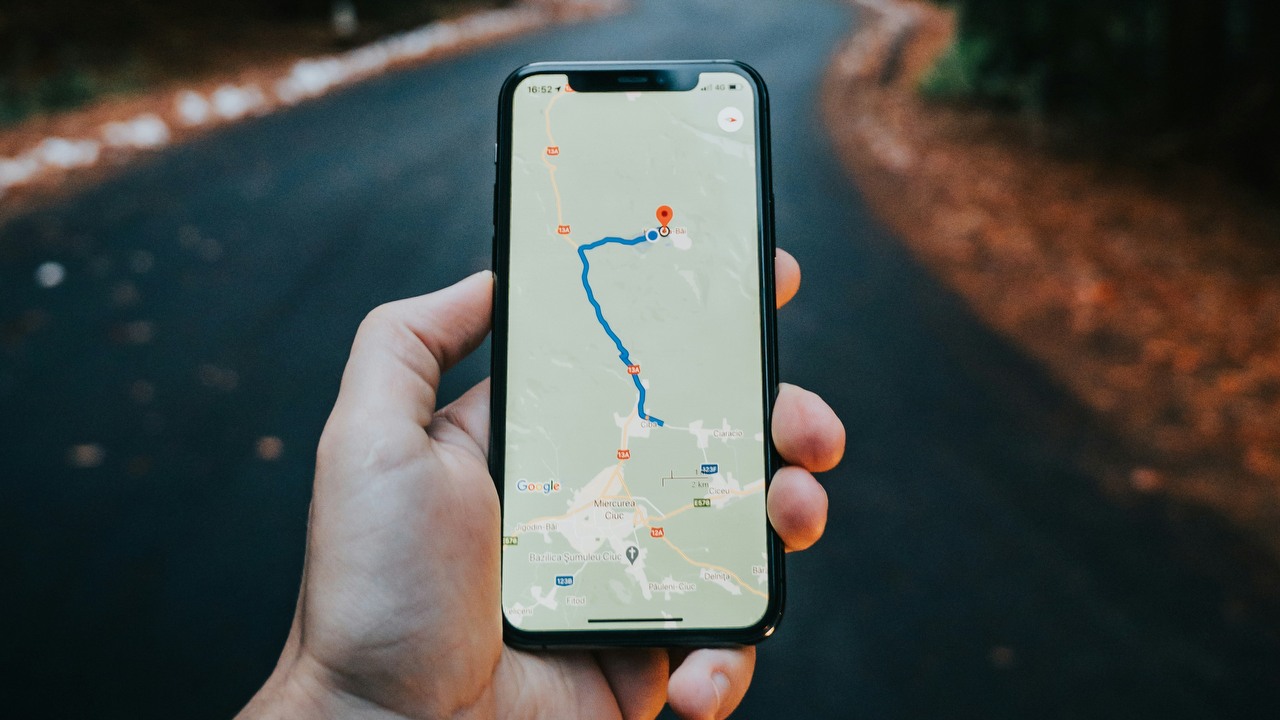 Mapy od Apple trafiły do przeglądarki. Na razie to wersja beta, ale może zagrozić Mapom Google, źródło grafiki: Tamas Tuzes Katai | Unsplash.