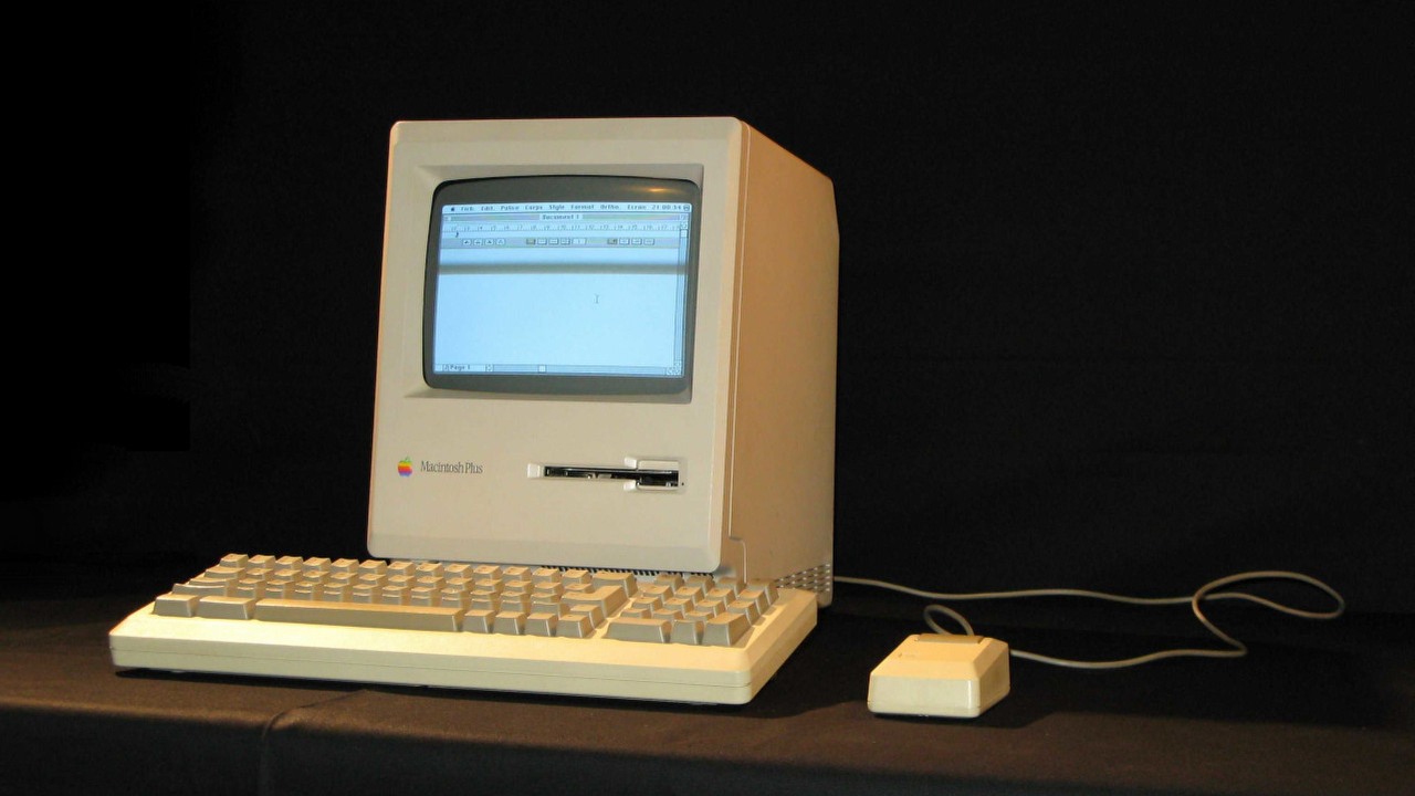 Konstruktor zbudował klona kultowego Macintosha Plus. Obsługuje programy i sprzęt sprzed trzech dekad.