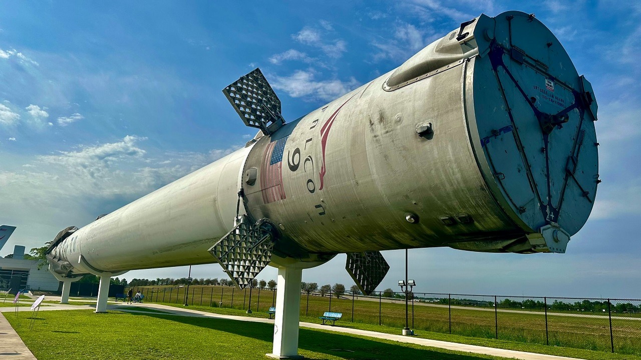 SpaceX naprawiło swoją rakietę Falcon 9 i zapowiada wznowienie lotów, źródło grafiki: Unsplash | Yash Mannepalli..