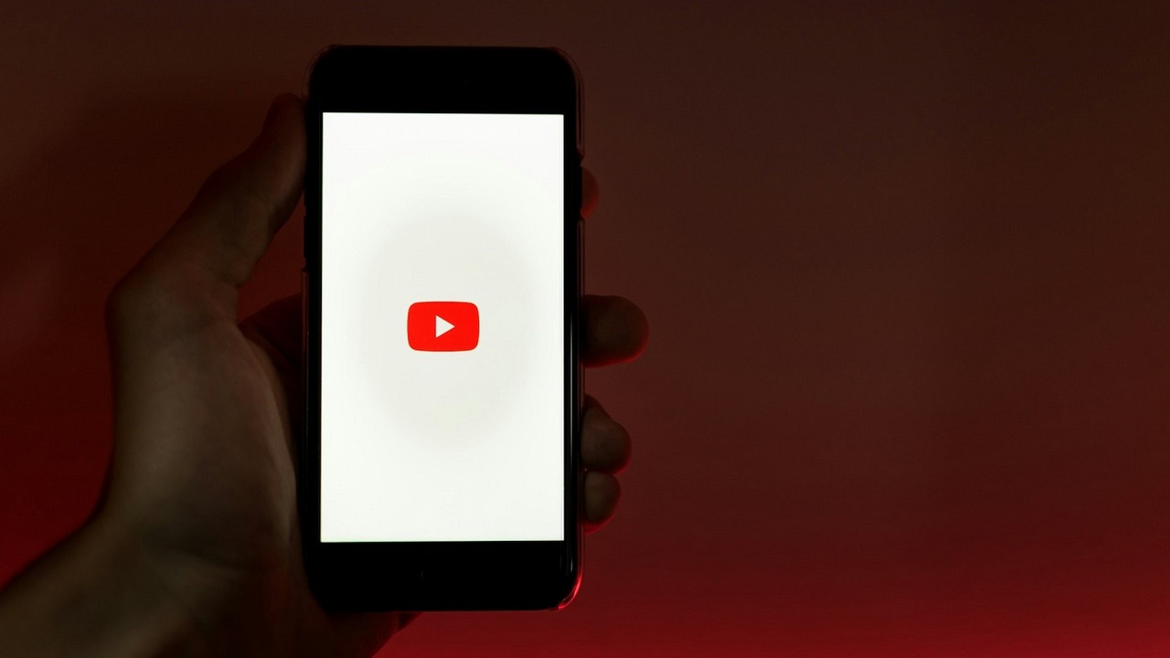 „Wciąż lepsze niż reklamy": użytkownicy YouTube z adblockerami widzą teraz czarny ekran, źródło grafiki: Unsplash | Szabo Viktor.
