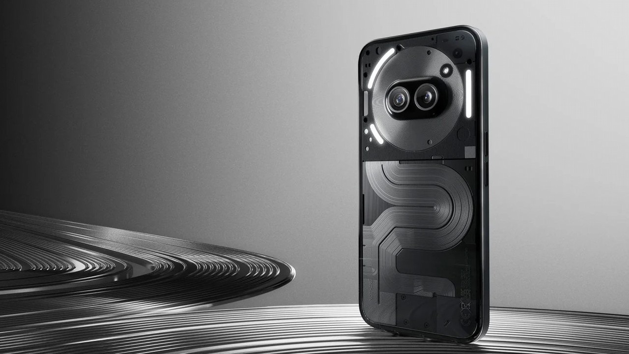 Nothing Phone (2a) Plus jeszcze w tym roku trafi do sprzedaży. W środku umieszczono unikalny procesor, źródło grafiki: Nothing; materiały promocyjne.