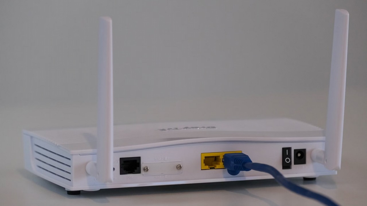 Dlaczego laptop nie widzi WiFi? Opisujemy najczęstsze przyczyny, źródło grafiki: Compare Fibre | Unsplash.