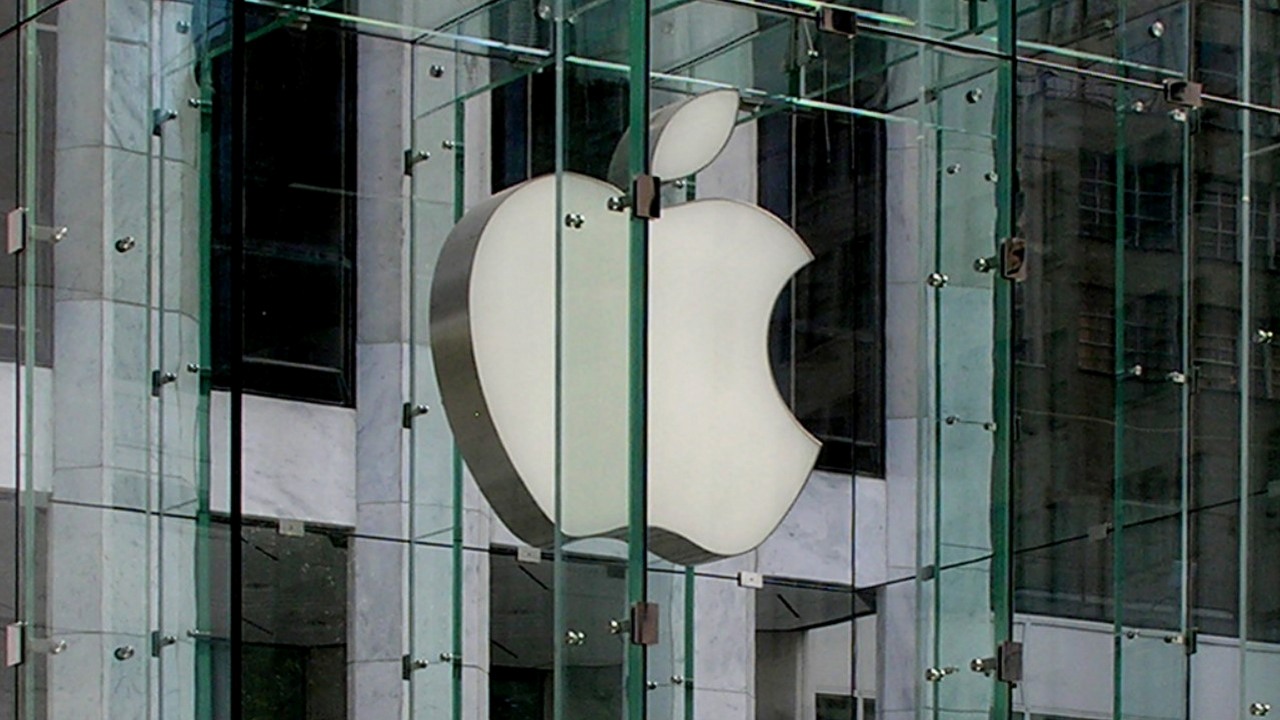 Na składanego iPada prawdopodobnie przyjdzie nam jeszcze trochę poczekać; analityk wskazuje na drugi kwartał 2026 roku, źródło grafiki: Wikipedia.