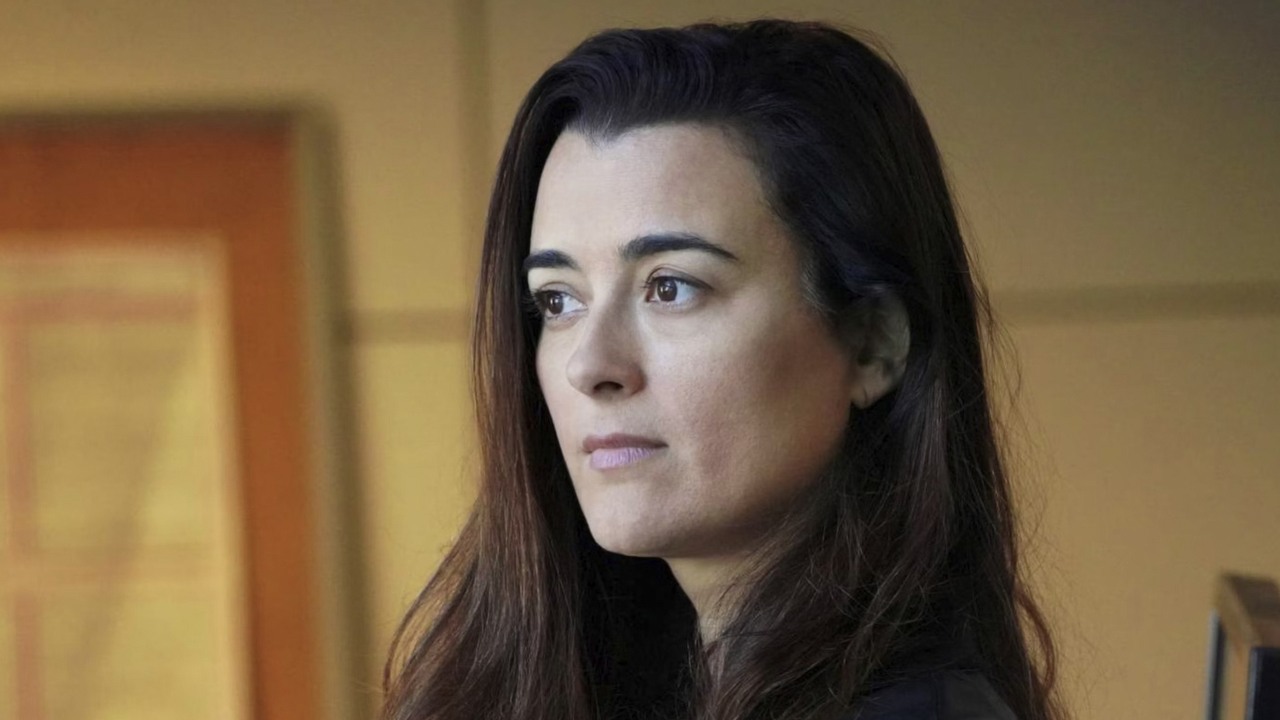 „Nie jest traktowana z należytym szacunkiem”. Cote De Pablo otwarcie i bez ogródek opowiedziała o powodach odejścia z NCIS, źródło grafiki: NCIS, Donald P. Bellisario i Don McGill, CBS, 2003.