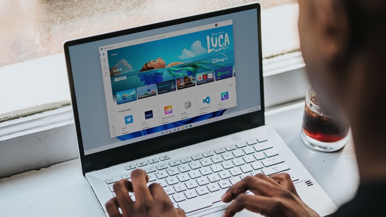 Jak utworzyć punkt przywracania systemu Windows 10 i Windows 11 i jak z niego skorzystać?, źródło grafiki: Windows | Unsplash.