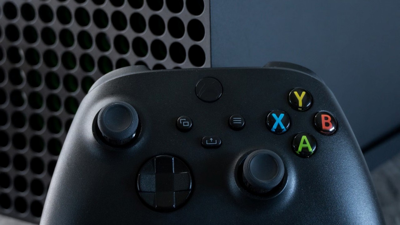 Nowy Xbox nie będzie hybrydą. Microsoft ma szykować dwa oddzielne urządzenia, w tym handhelda, źródło grafiki: Martin Martz; Unsplash.com; 2023.