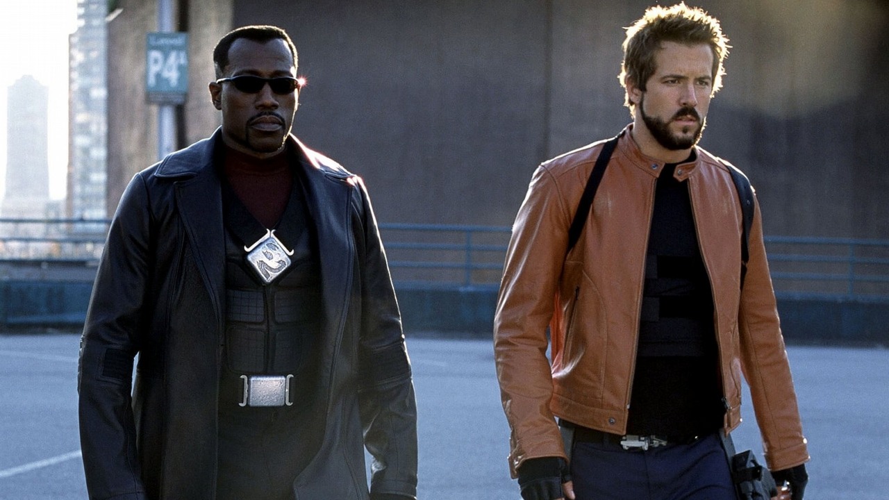 Wesley Snipes ponoć nie znosił Ryana Reynoldsa i prawie udusił reżysera Blade 3. „Nie sądzę, by ktokolwiek zaangażowany w ten film był zadowolony z rezultatów”, źródło grafiki: Blade: Trinity, David S. Goyer, New Line Cinema, 2004.
