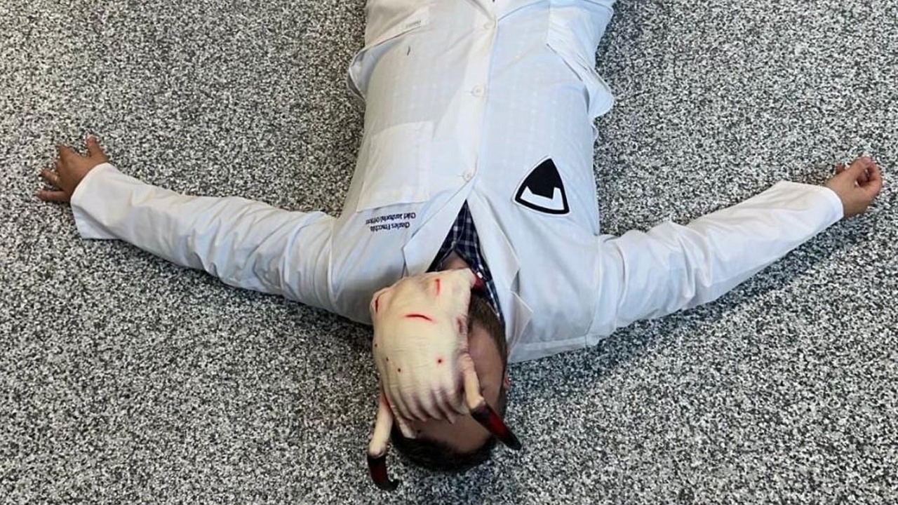 „Nie pracujemy potajemnie nad Half-Life 3”. Strona bostońskiej firmy Black Mesa została błędnie uznana za teaser nowej gry Valve, źródło grafiki: Żartobliwe zdjęcie pracownika firmy Black Mesa, towarzyszące oświadczeniu, że nie jest ona zwiazana z Valve..