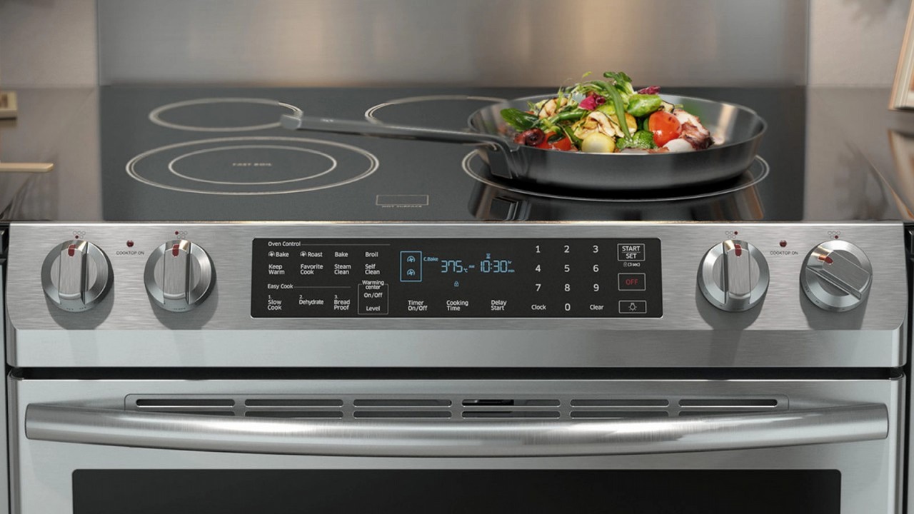 Samsung ma spore kłopoty w USA. Trwa wielka akcja wycofywania ponad miliona kuchenek, w tle setki zgłoszeń o pożarach, źródło grafiki: Samsung; materiały promocyjne.