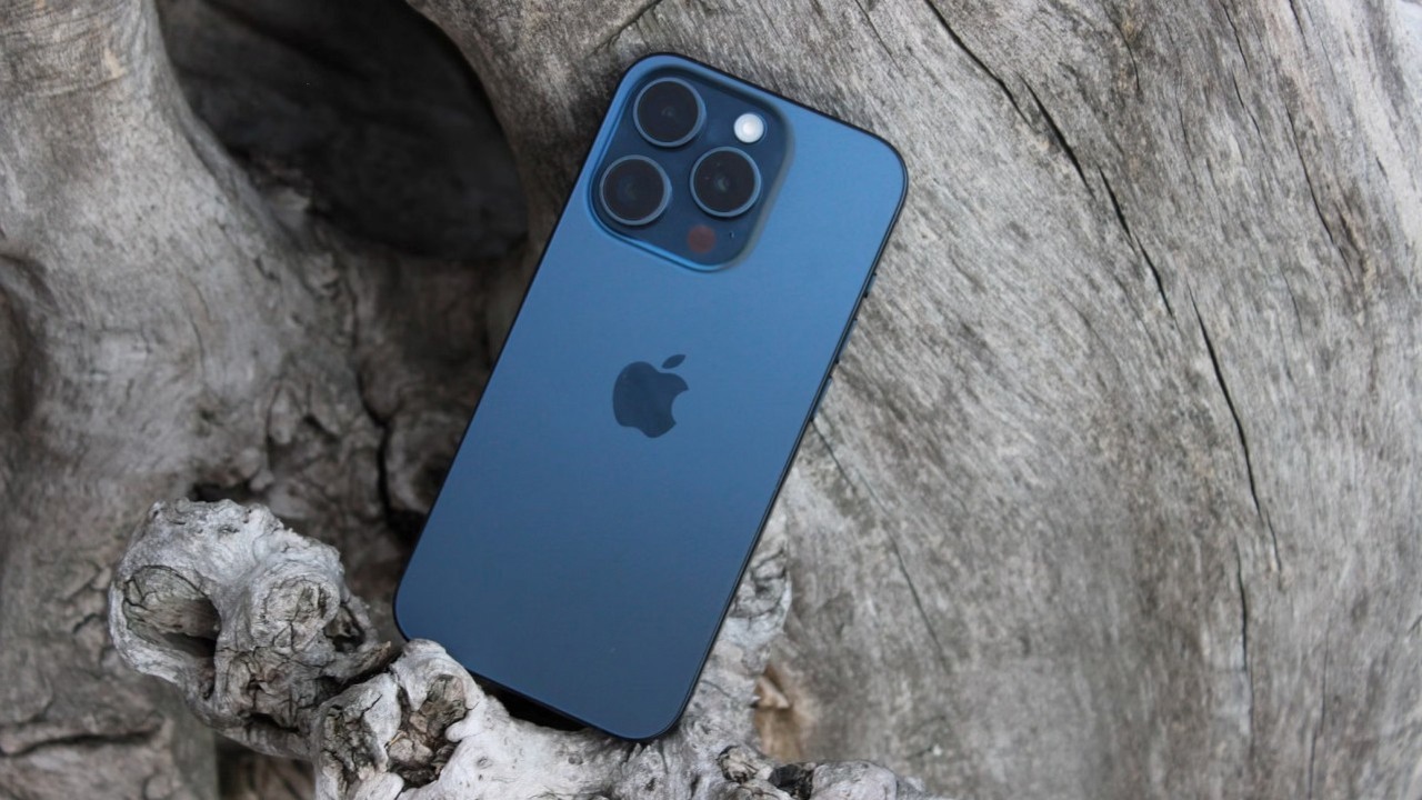 Produkcja iPhone'a 16 ruszyła pełną parą. Podwykonawca Apple zatrudnił 50 tysięcy nowych pracowników, źródło grafiki: Sophia Stark; Unsplash.com; 2023.
