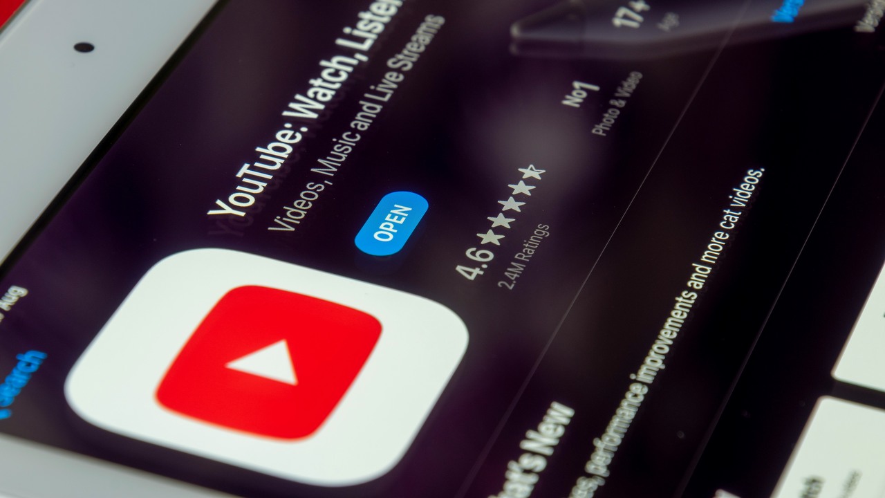 YouTube testuje mniej uciążliwy format reklam, źródło grafiki: Souvik Banerjee | Unsplash.