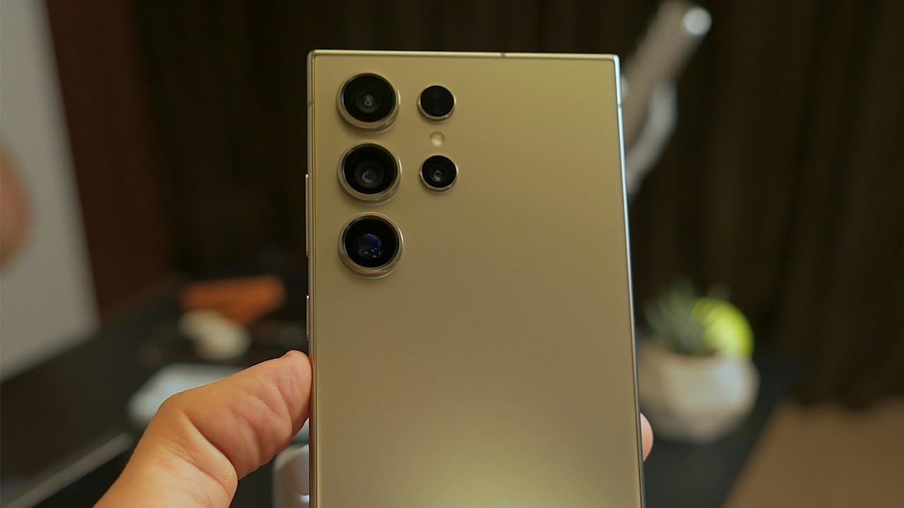 Galaxy S24 FE znaleziony w popularnym benchmarku. Samsung nie rezygnuje z własnych procesorów, źródło grafiki: Unsplash | Onur Binay.