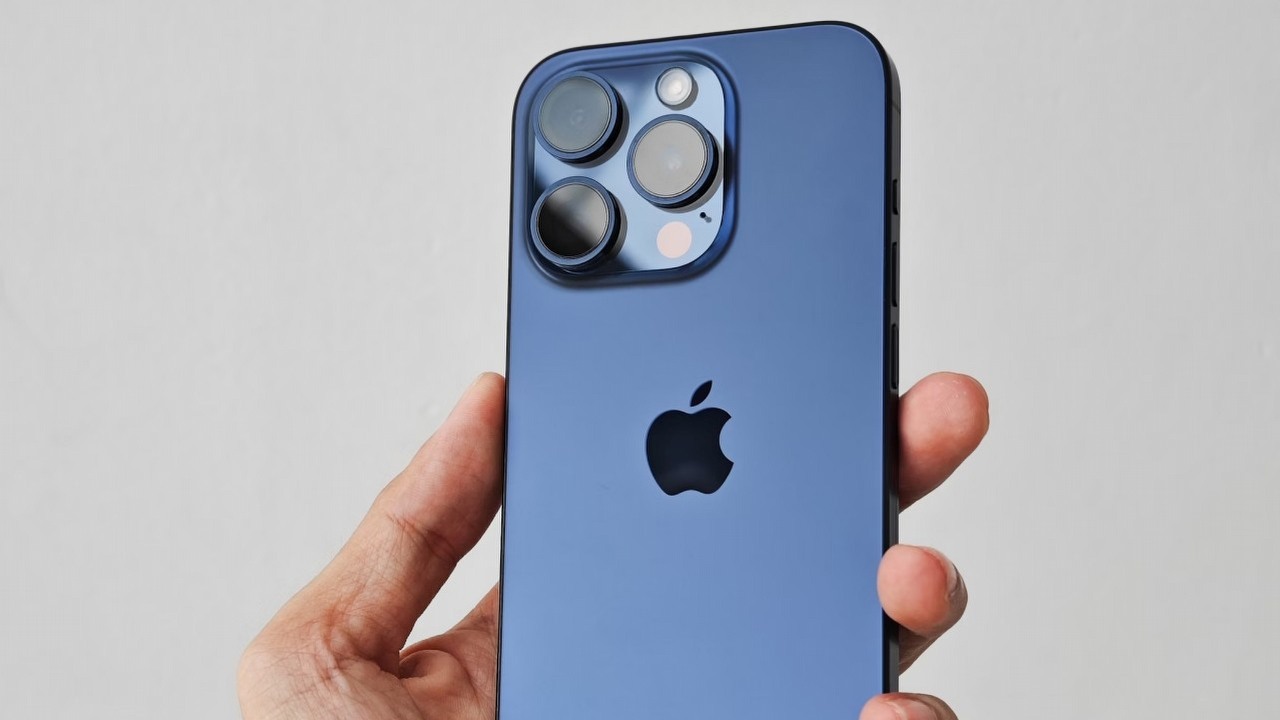 iPhone 16 może dostać najbardziej zaawansowany przycisk, jaki stworzyło Apple. Ma pomóc w robieniu zdjęć, źródło grafiki: Thai Nguyen; Unsplash.com; 2023.