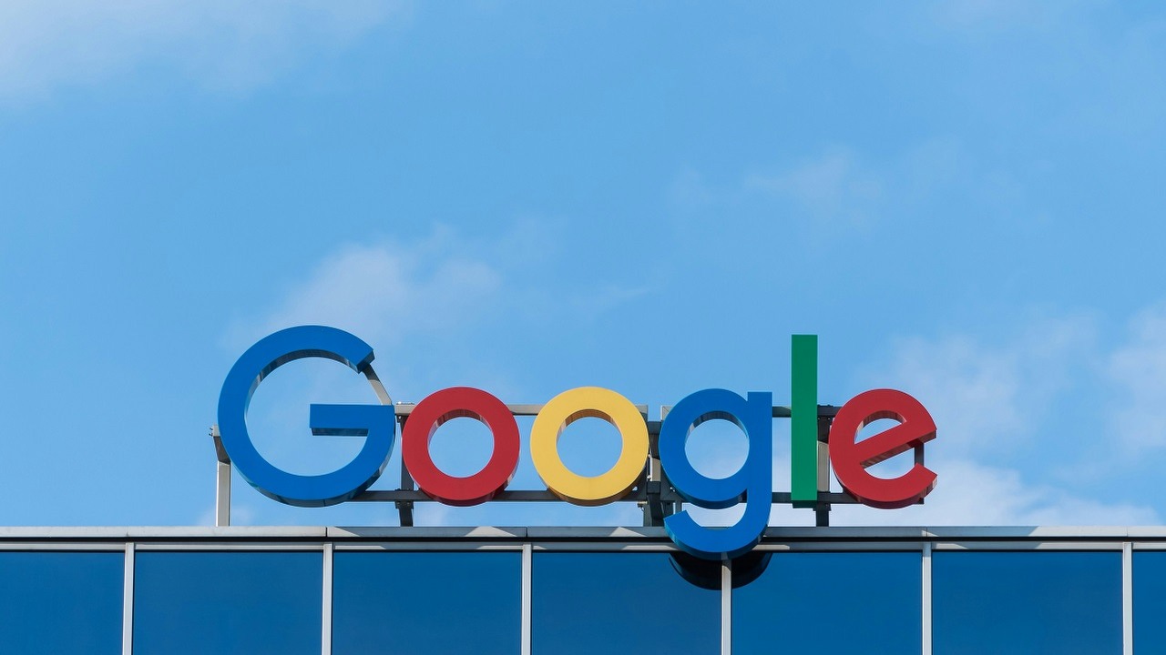 Google blokuje dostęp do jednego z najpopularniejszych adblocków, źródło grafiki: Unsplash | Pawel Czerwinski..