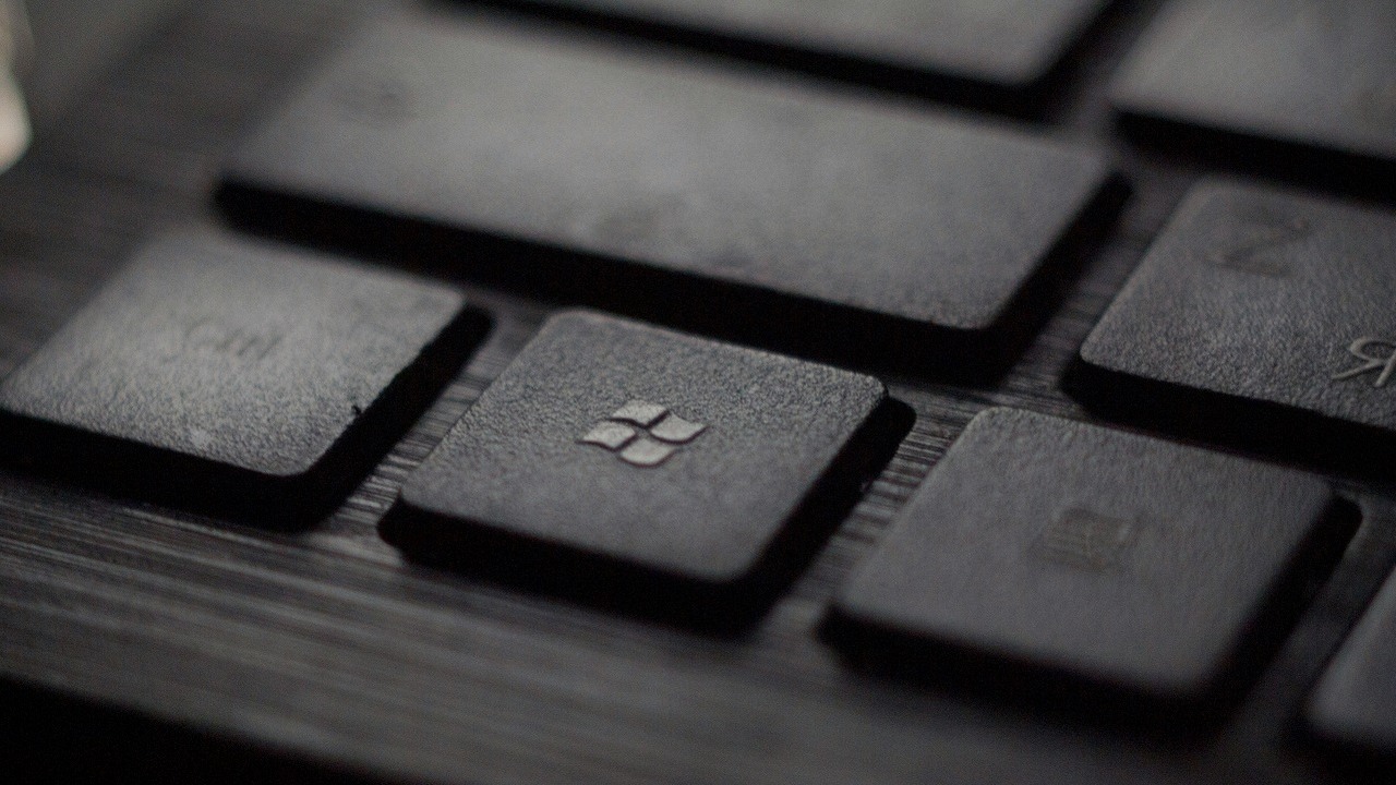 Wkrótce nie zainstalujecie Windowsa 11 na komputerach niespełniających wymagań sprzętowych, źródło grafiki: Unsplash | Tadas Sar..