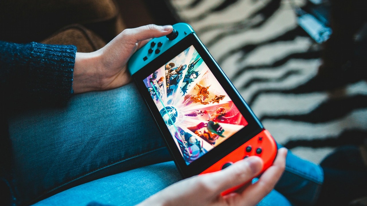 Nintendo Switch 2 może kosztować tyle samo co PS5. Analitycy szacują cenę i okres premiery, źródło grafiki: Unsplash | Erik Mclean.