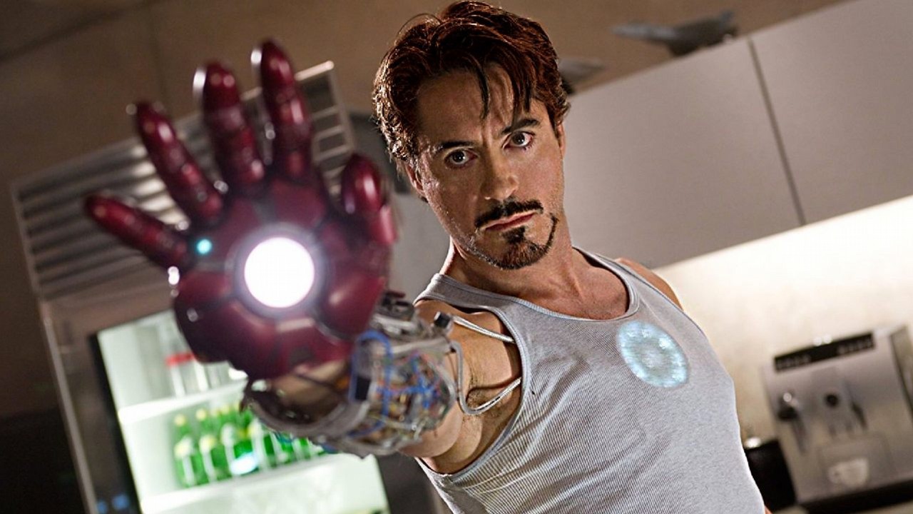 Robert Downey Jr. zdradził, w jaki sposób szef Marvela przekonał go do powrotu do MCU. „Wymyślił, jak możemy się nie cofać”, źródło grafiki: Iron Man, Jon Favreau, Marvel, 2008.