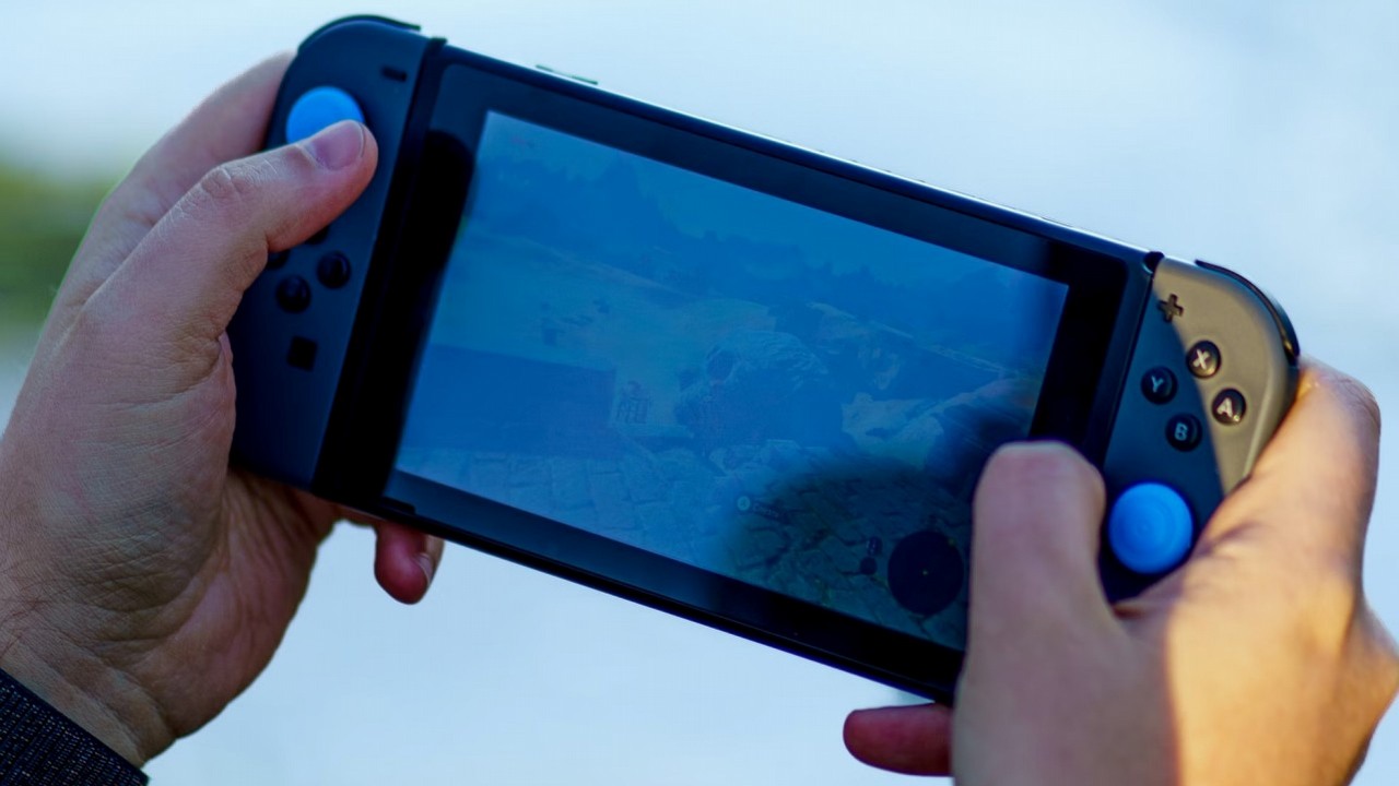 Tom Henderson przewiduje dynamiczny rozwój rynku handheldów. Pierwsze zapowiedzi mogą pojawić się we wrześniu, źródło grafiki: Eugene Chystiakov; Unsplash.com; 2021.