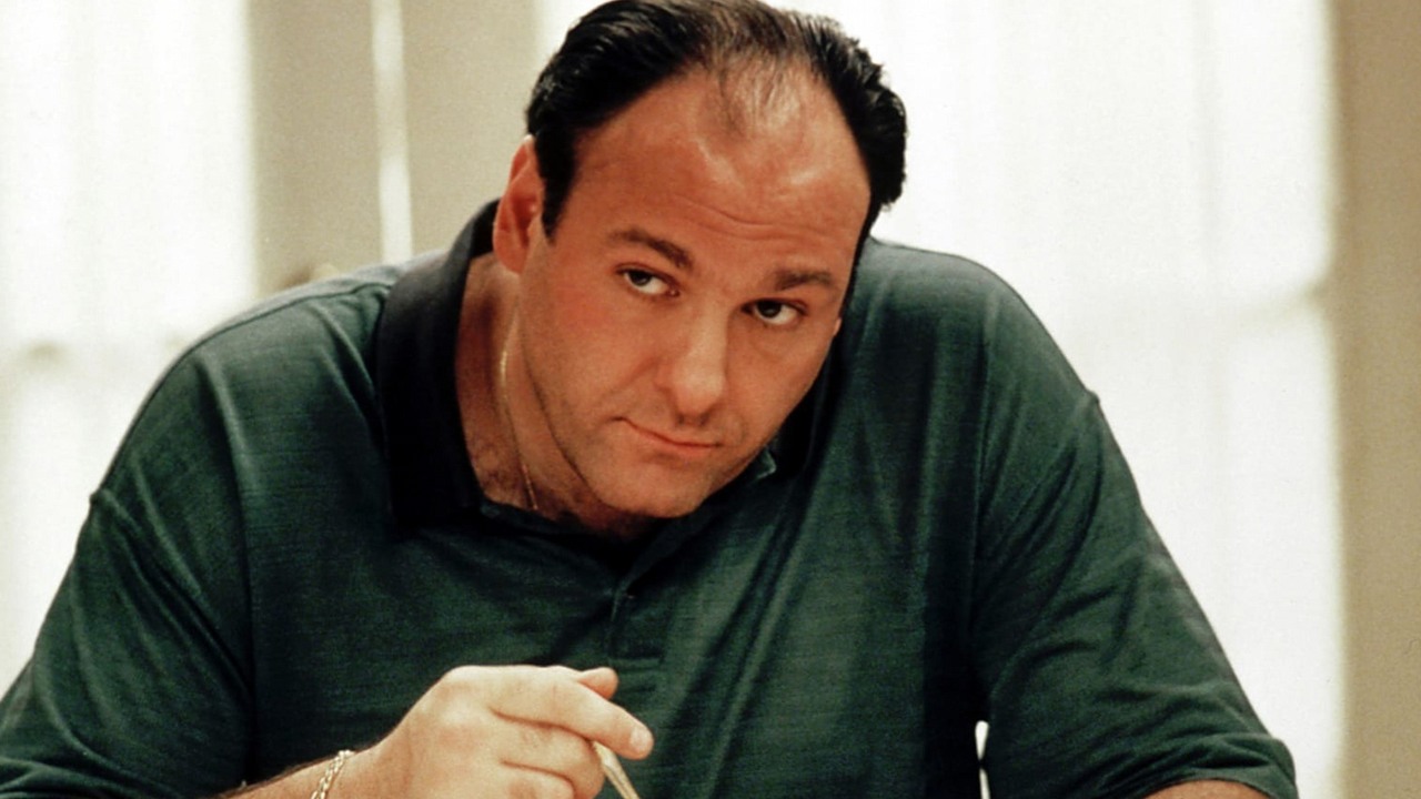 Gwiazdy Rodziny Soprano twierdzą, że HBO zapłaciło Jamesowi Gandolfiniemu 3 mln dolarów, żeby nie zagrał w The Office, źródło grafiki: The Sopranos, David Chase, HBO, 1999.