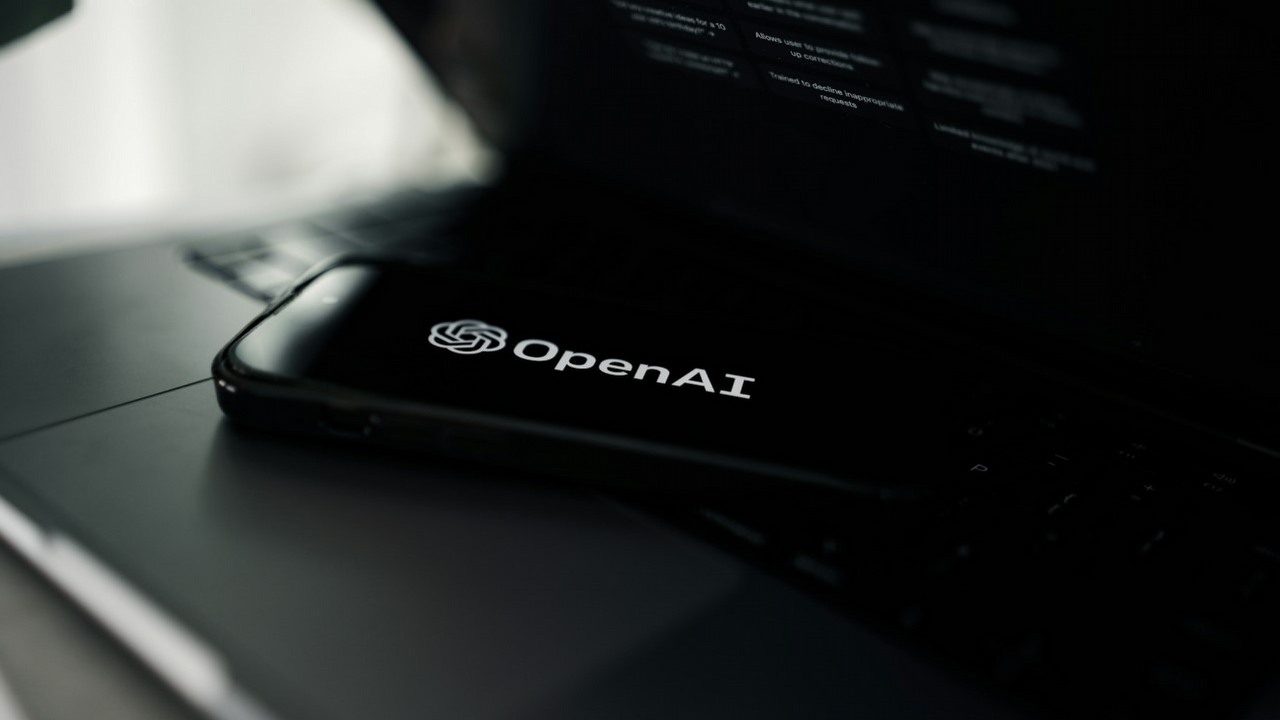 OpenAI wycenione przez inwestorów na zawrotne 100 miliardów dolarów, źródło grafiki: Zac Wolff | Unsplash.