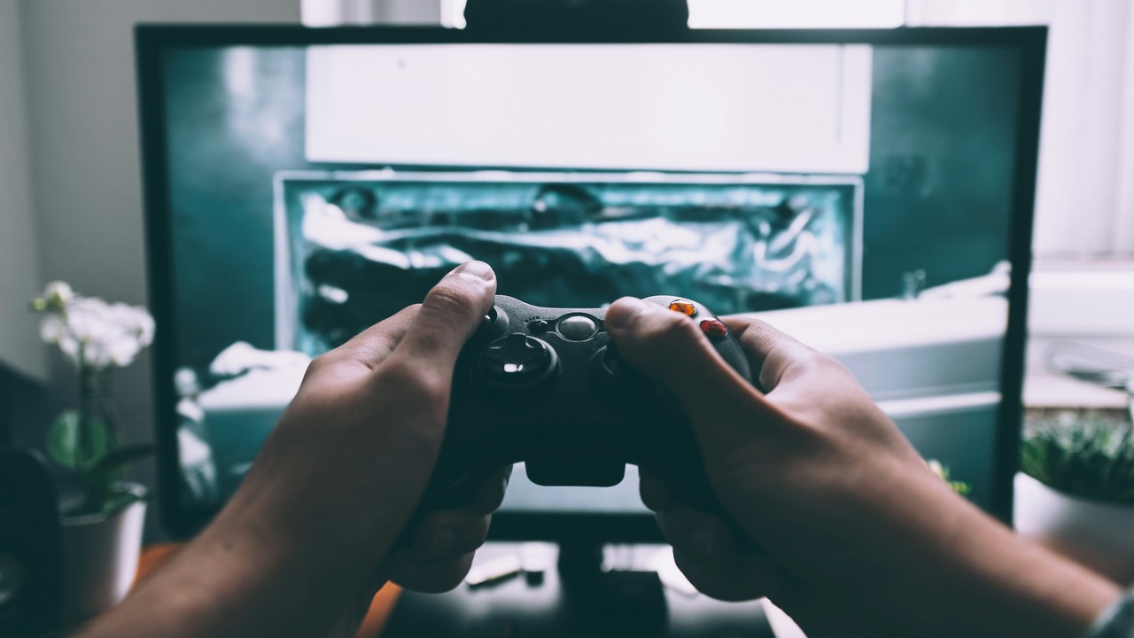 Sierpniowa ankieta sprzętowa Steam pokazuje, że Windows 11 ma się coraz lepiej, źródło grafiki: Unsplash | Glenn Carstens-Peters.