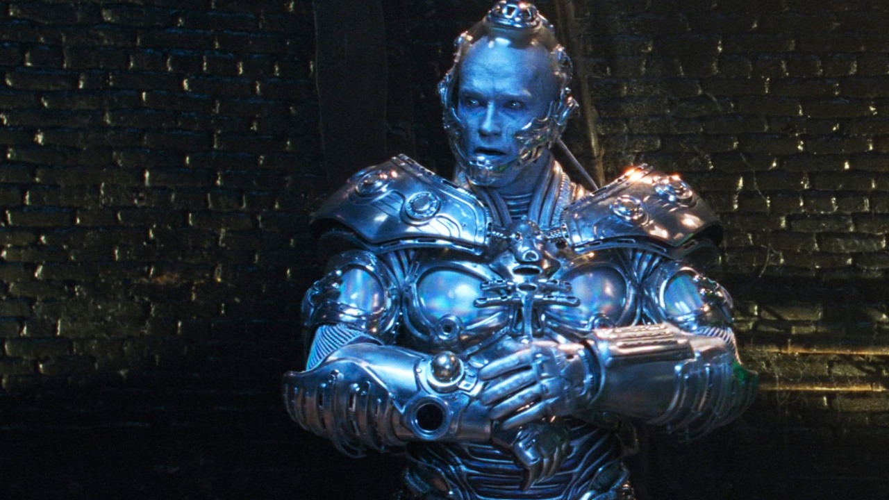 Arnold Schwarzenegger od 27 lat płaci Warner Bros dolara, aby móc zatrzymać mityczny przedmiot z jednego ze swoich najgorzej ocenianych filmów, źródło grafiki: Batman i Robin, Joel Schumacher, Warner Bros., 1997.