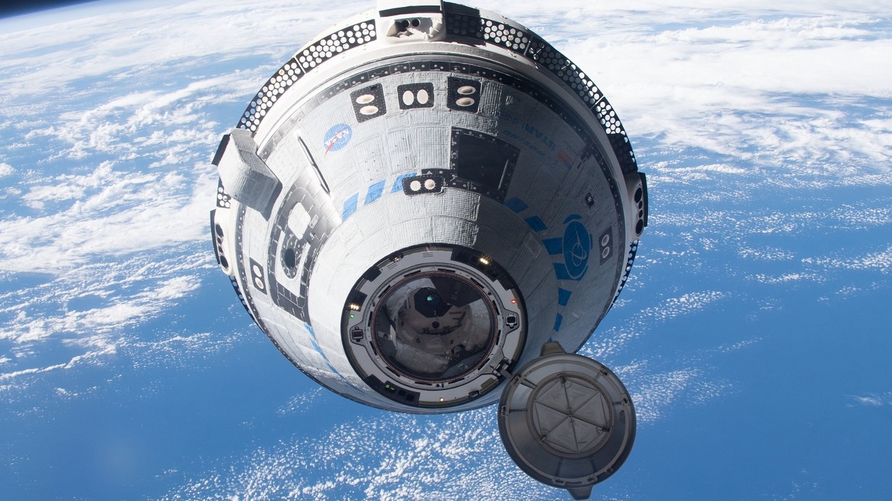 Akcja jak z filmu: nagranie audio z powracającego na Ziemię Starlinerera przyprawia o gęsią skórkę, źródło grafiki: Wikipedia/Bob Hines/NASA.