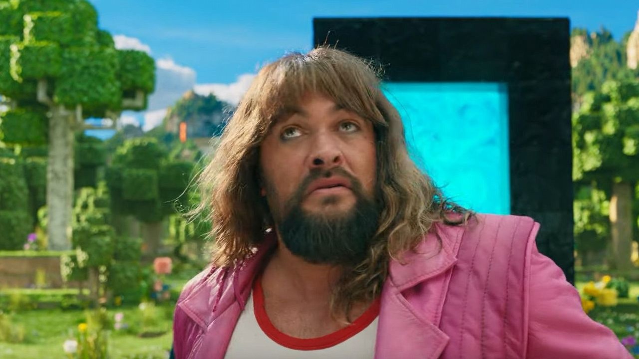 Film Minecraft na pierwszym zwiastunie. Jack Black i Jason Momoa w magicznej podróży przez tajemniczą, kubiczną krainę, źródło grafiki: Minecraft, Jared Hess, Warner Bros., 2025.