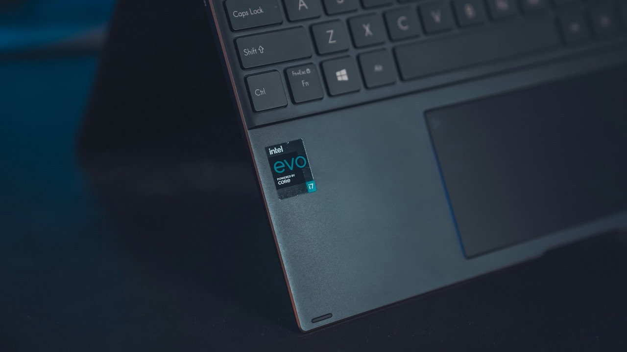 Kryzys Intela to okazja dla Qualcomma, firma może chcieć kupić część biznesu „niebieskich”, źródło grafiki: Unsplash | Onur Binay.