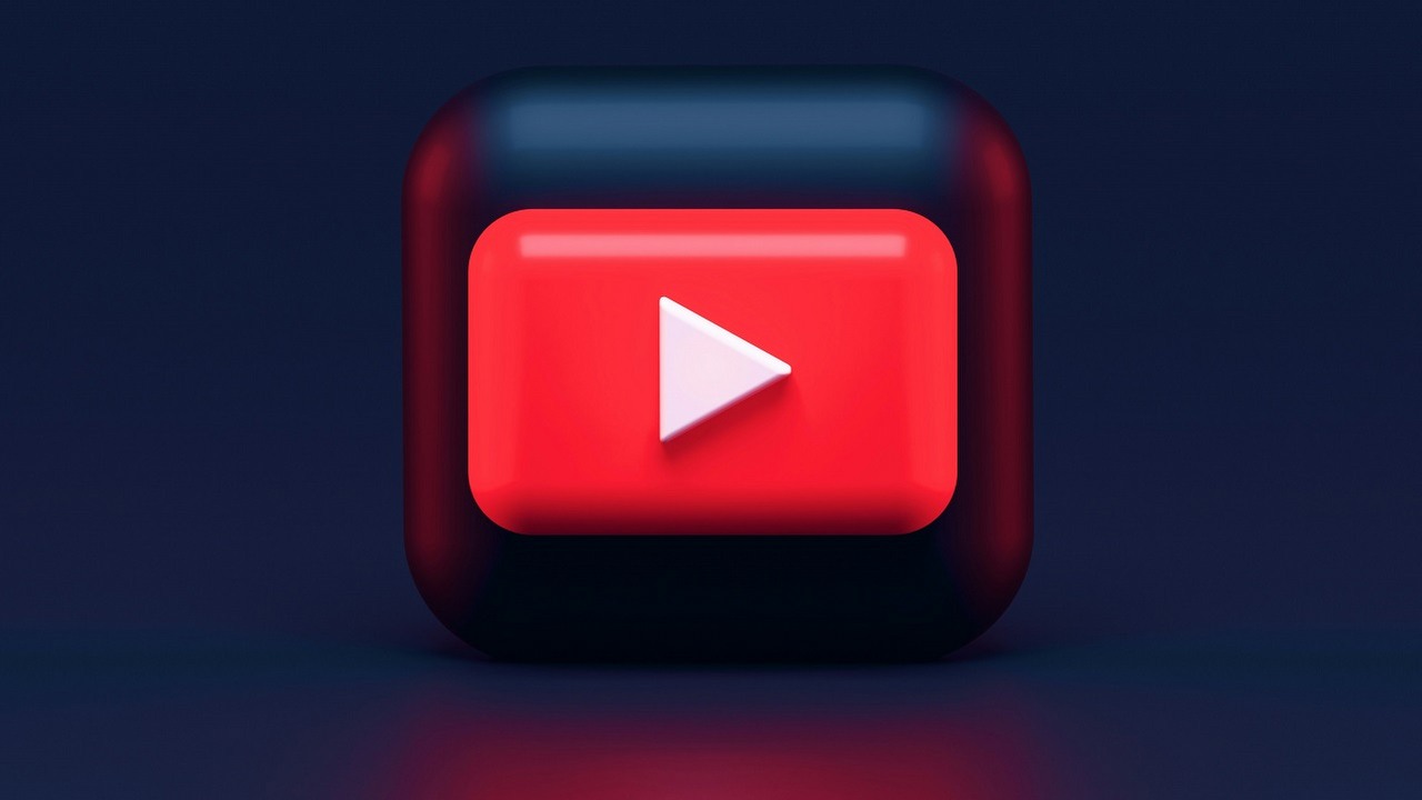 Filmy o fitnessie nie dla nastolatków. YouTube ogranicza dostęp do treści, źródło grafiki: Unsplash | Alexander Shatov..
