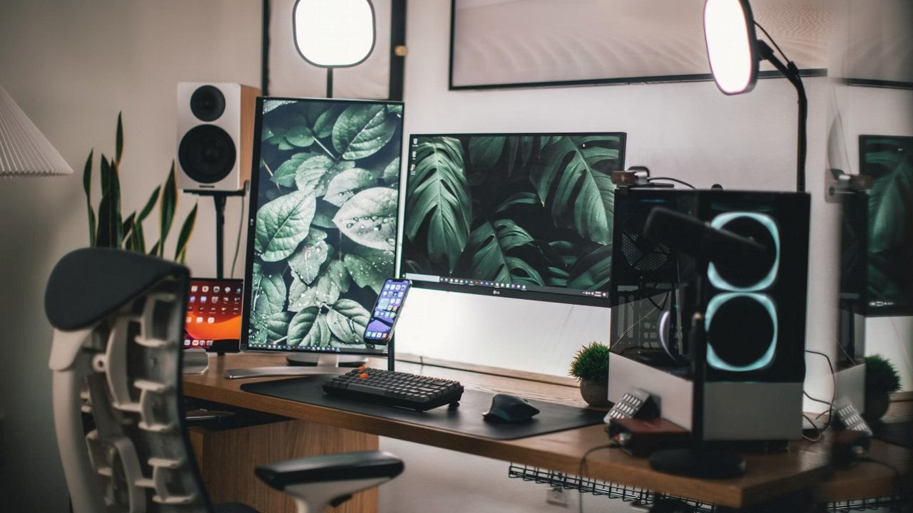 Gracz zamówił obudowę do komputera, zamiast niej dostał gamingowego peceta z RTX 3090 na pokładzie, źródło grafiki: Roberto Nickson; Unsplash.com; 2021.