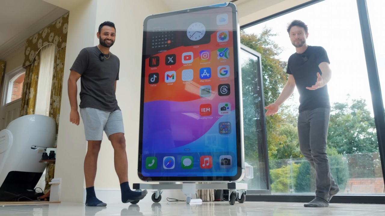 To największy iPhone na świecie, ale raczej nie chciałbyś go ze sobą nosić, źródło grafiki: YouTube: DIY Perks; 2024.