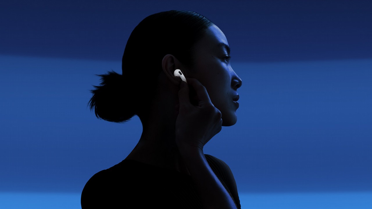 AirPods 4 vs AirPods Pro 2: oto najważniejsze różnice, źródło grafiki: Apple.