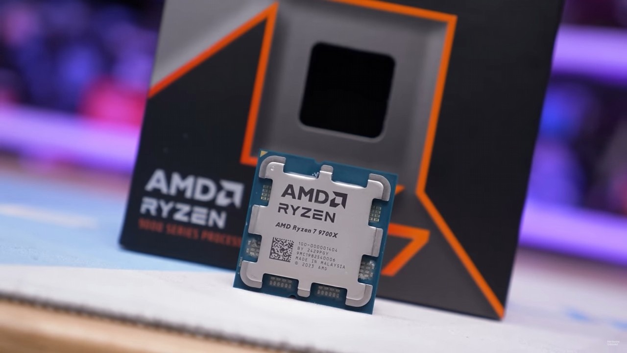 Sprzedaż procesorów AMD Zen 5 szoruje po dnie. Gracze stawiają na starsze modele Zen 4, źródło grafiki: Hardware Unboxed, YouTube.