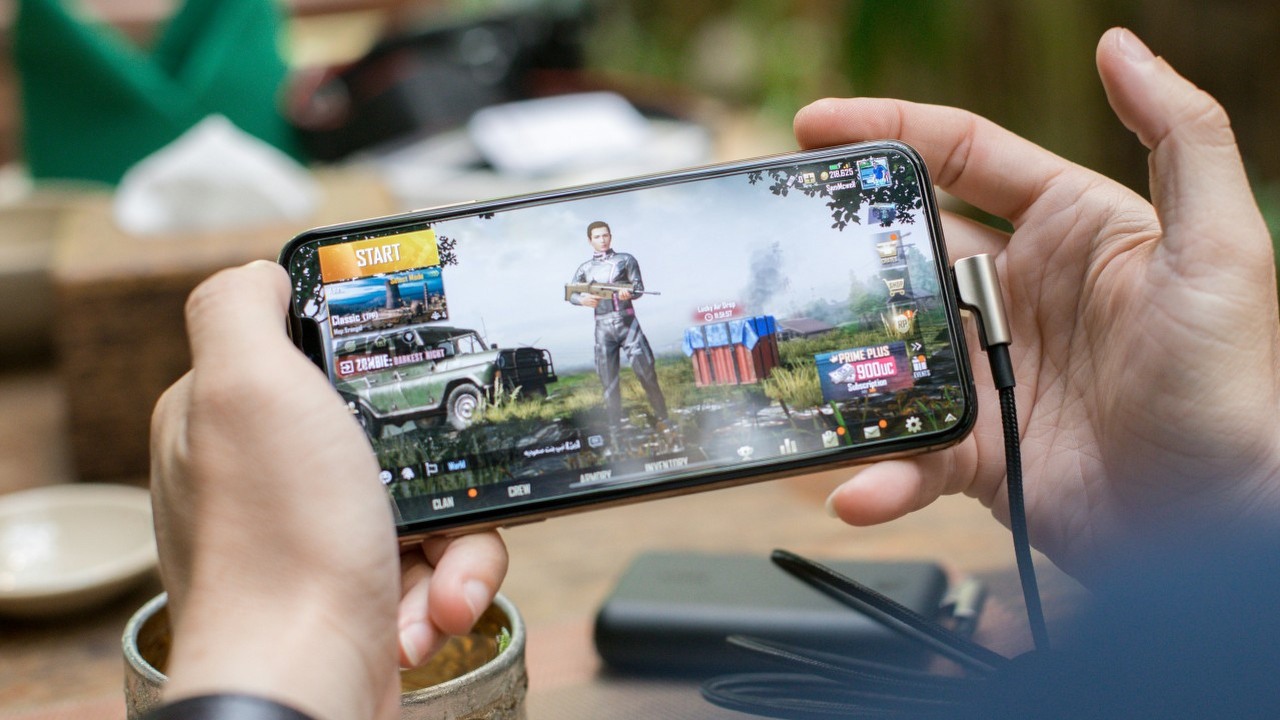 Każdy iPhone 16 uruchomi największe gry AAA, koniec z wymaganiem modelu Pro, źródło grafiki: Screen Post, Unsplash.